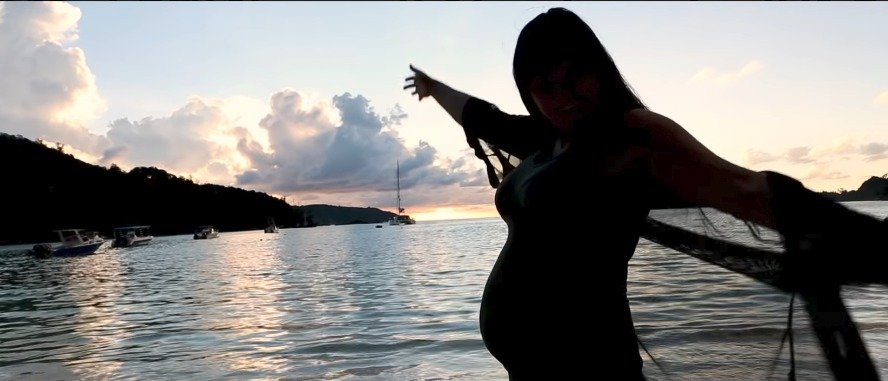 Ewa Farna své první těhotenství tajila dlouhé měsíce! Oznámila ho až prostřednictvím svatebního videoklipu