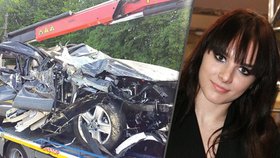 Auto Ewy Farné je po nehodě úplně na šrot, byl zázrak, že vůbec přežila