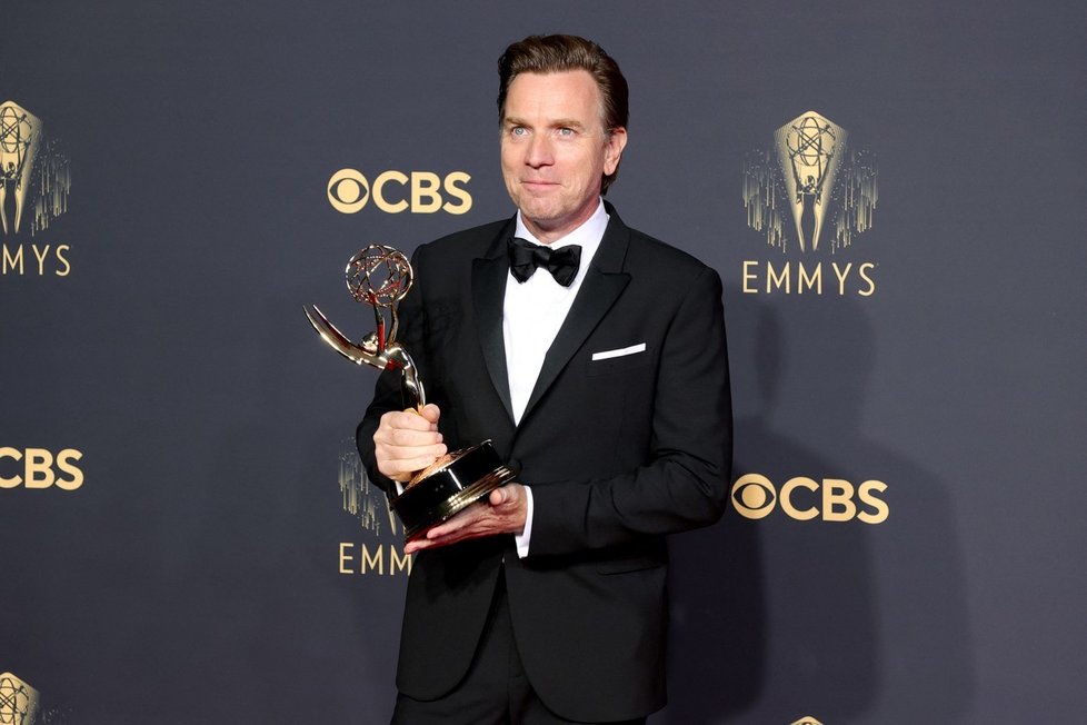 Ewan McGregor obdržel sošku za svůj výkon v seriálu Halston