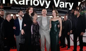 Ewan McGregor v Karlových Varech: Cena od Barťáka a davy na koberci