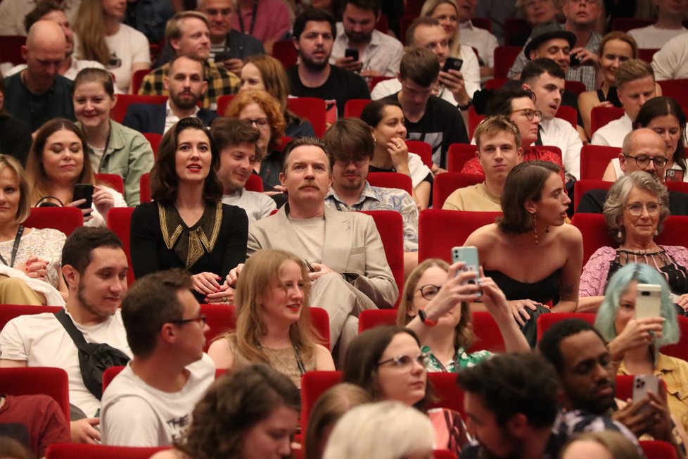 Ewan McGregor s dcerou v publiku