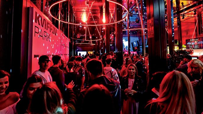 Multifunkční festivalové centrum KVIFF.TV Park vyroste opět v těsné blízkosti hotelu Thermal Multifunkční festivalové centrum KVIFF.TV Park vyroste opět v těsné blízkosti hotelu Thermal