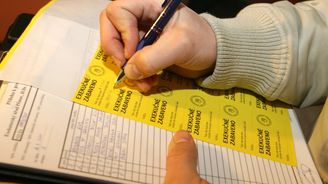 Exekuční past povoluje. Podívejte se, kterým regionům se za deset let nejvíc ulevilo Exekuční past povoluje. Podívejte se, kterým regionům se za deset let nejvíc ulevilo