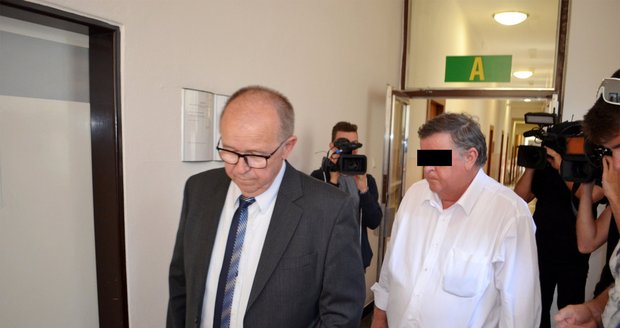Exekutora z Bruntálu Čeňka B. poslal Krajský soud v Ostravě za zpronevěru na 6 let do kriminálu.