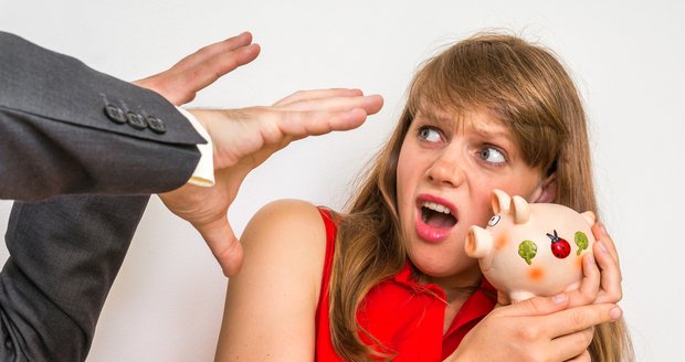 Dluhy samy nezmizí. Jakmile nemáte na splátky, začněte situaci řešit. Nevytloukejte ale klín klínem a na splácení svých dluhů si nepůjčujte.