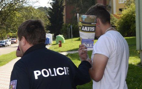 Muže po útoku zadržela policie.