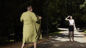 Divoké Znojmo: Senior onanoval v parku, pejskař vystrčil na strážnice holý zadek