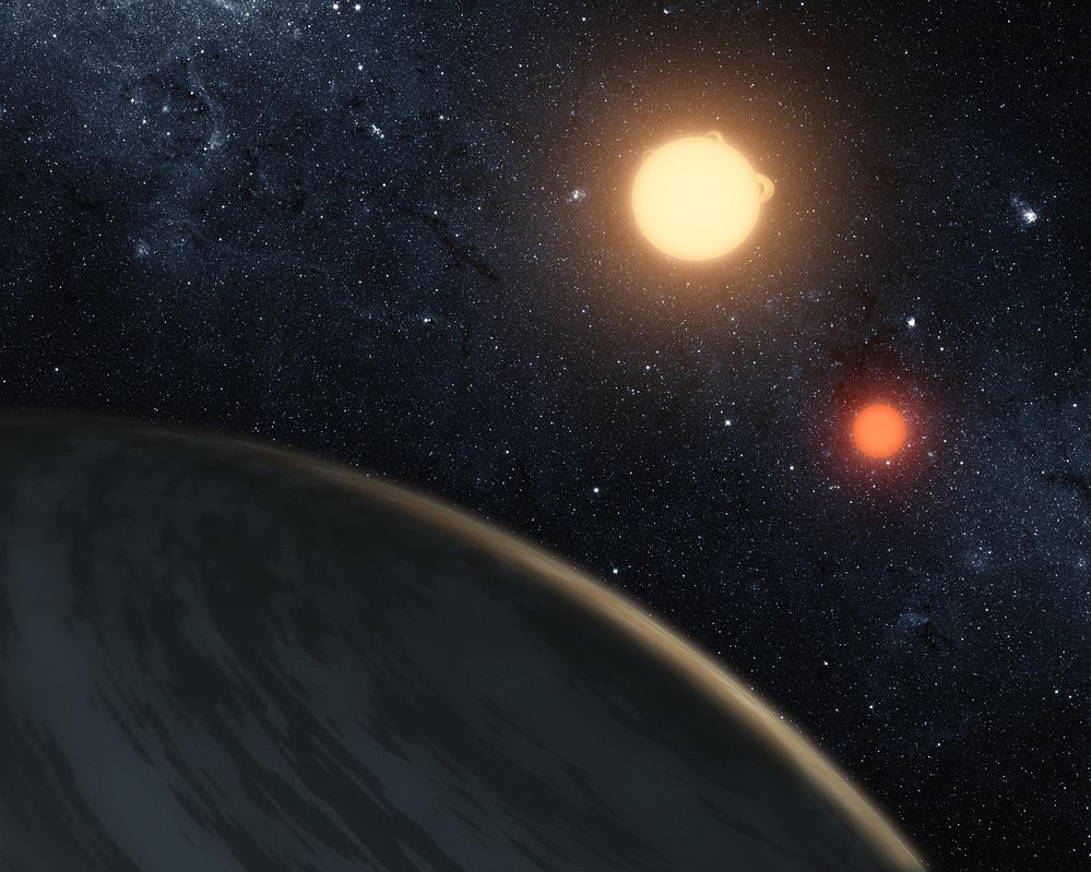 Některé exoplanety obíhají okolo dvou hvězd současně