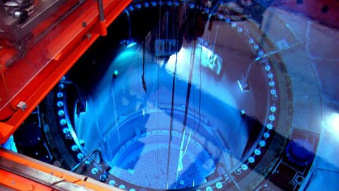 těžká voda v reaktoru