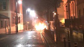 Exploze auta před soudem v Severním Irsku (19. 1. 2019)
