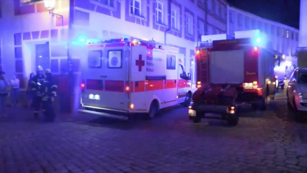 Exploze v Bavorsku: Uprchlík šel s bombou na hudební festival, zranil desítku lidí.