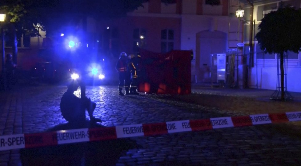 Exploze v Bavorsku: Uprchlík šel s bombou na hudební festival, zranil desítku lidí.