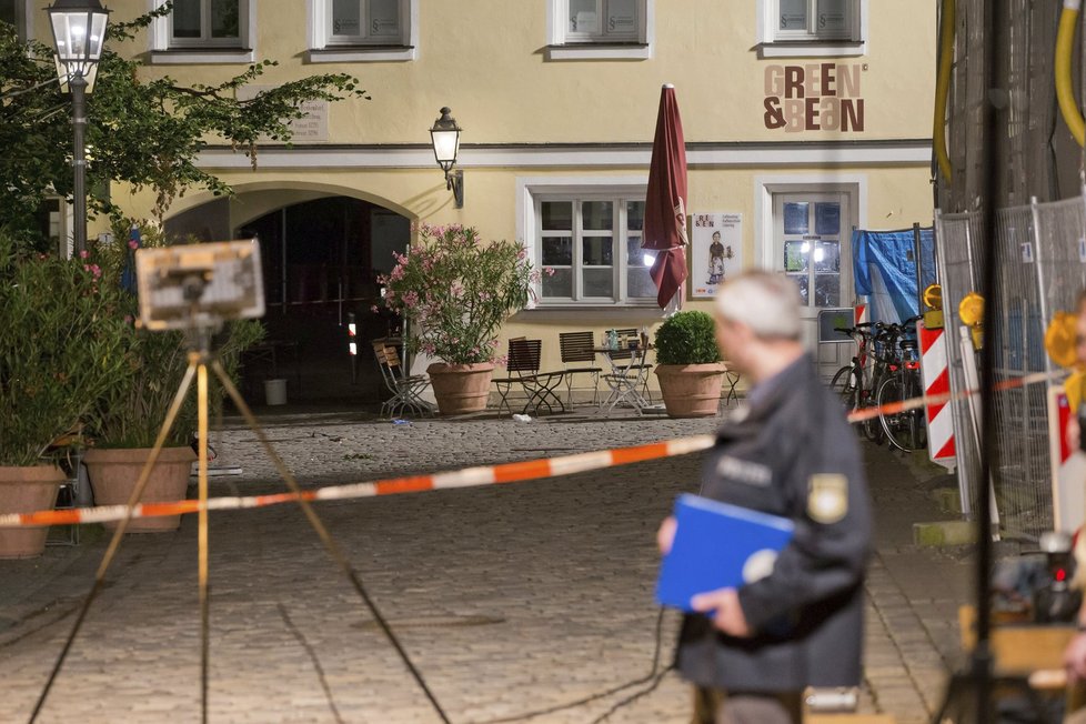 Exploze v Bavorsku: Uprchlík šel s bombou na hudební festival, zranil desítku lidí.