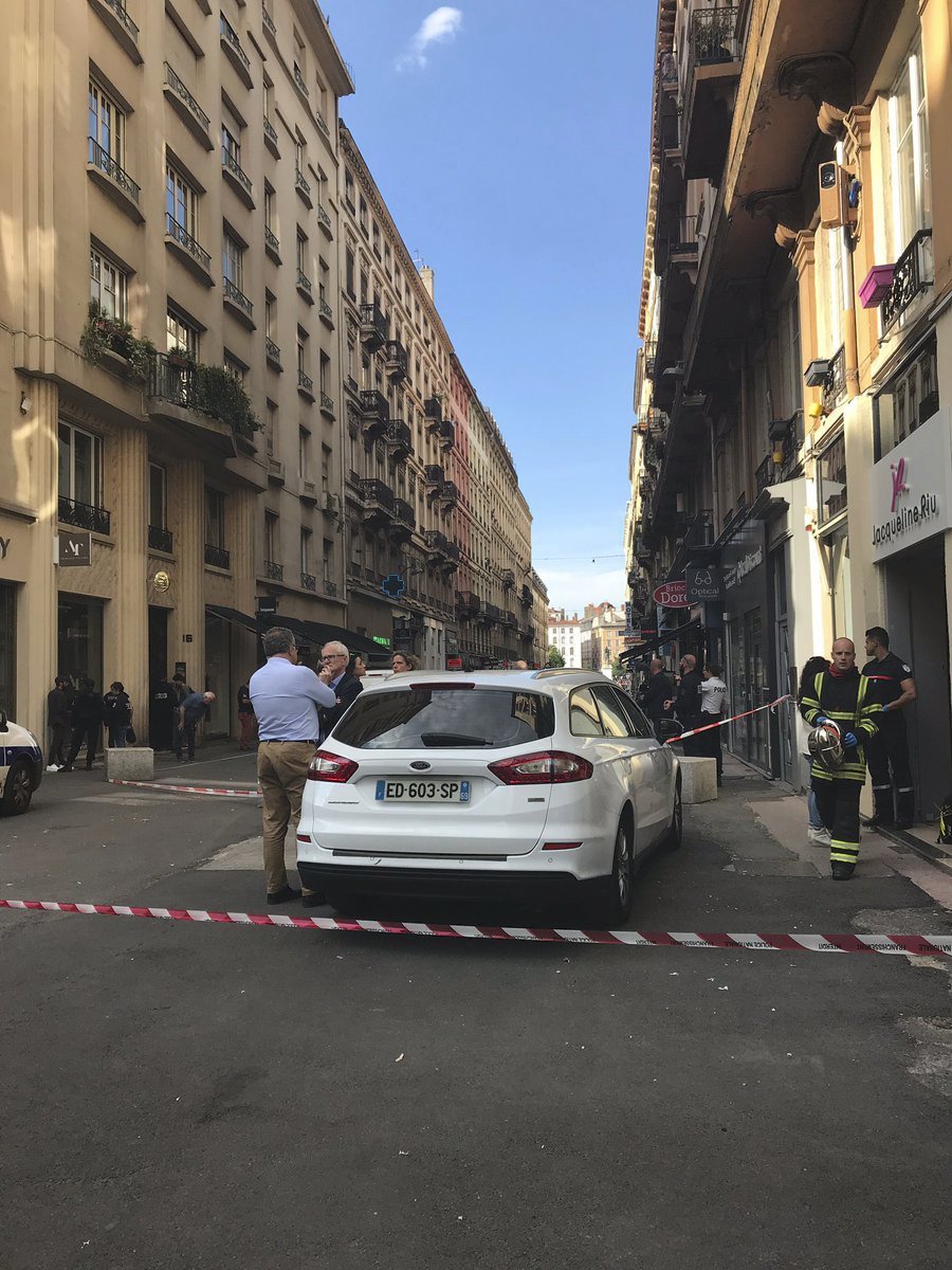 Exploze podomácku vyrobené nálože si v Lyonu vyžádala několik zraněných (24. 5. 2019).
