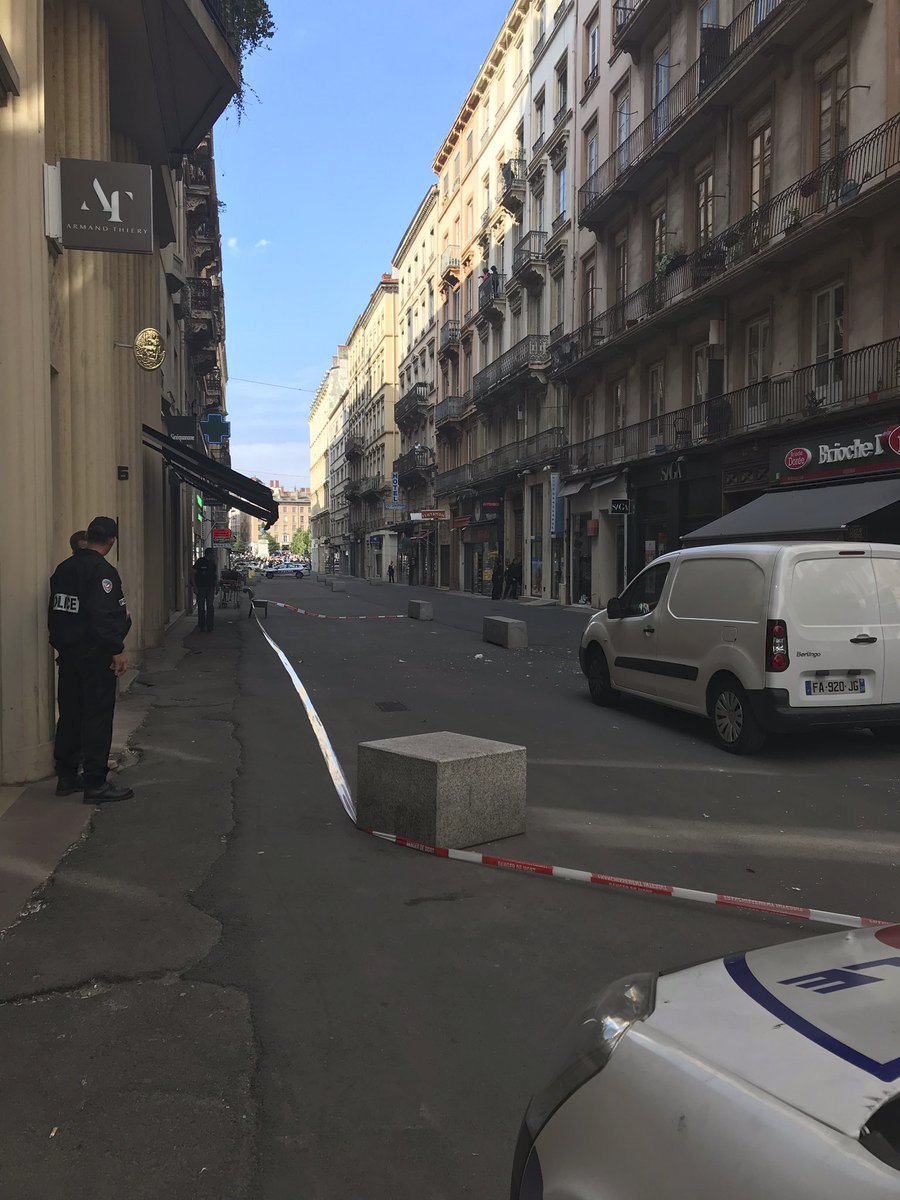 Exploze podomácku vyrobené nálože si v Lyonu vyžádala několik zraněných (24. 5. 2019).