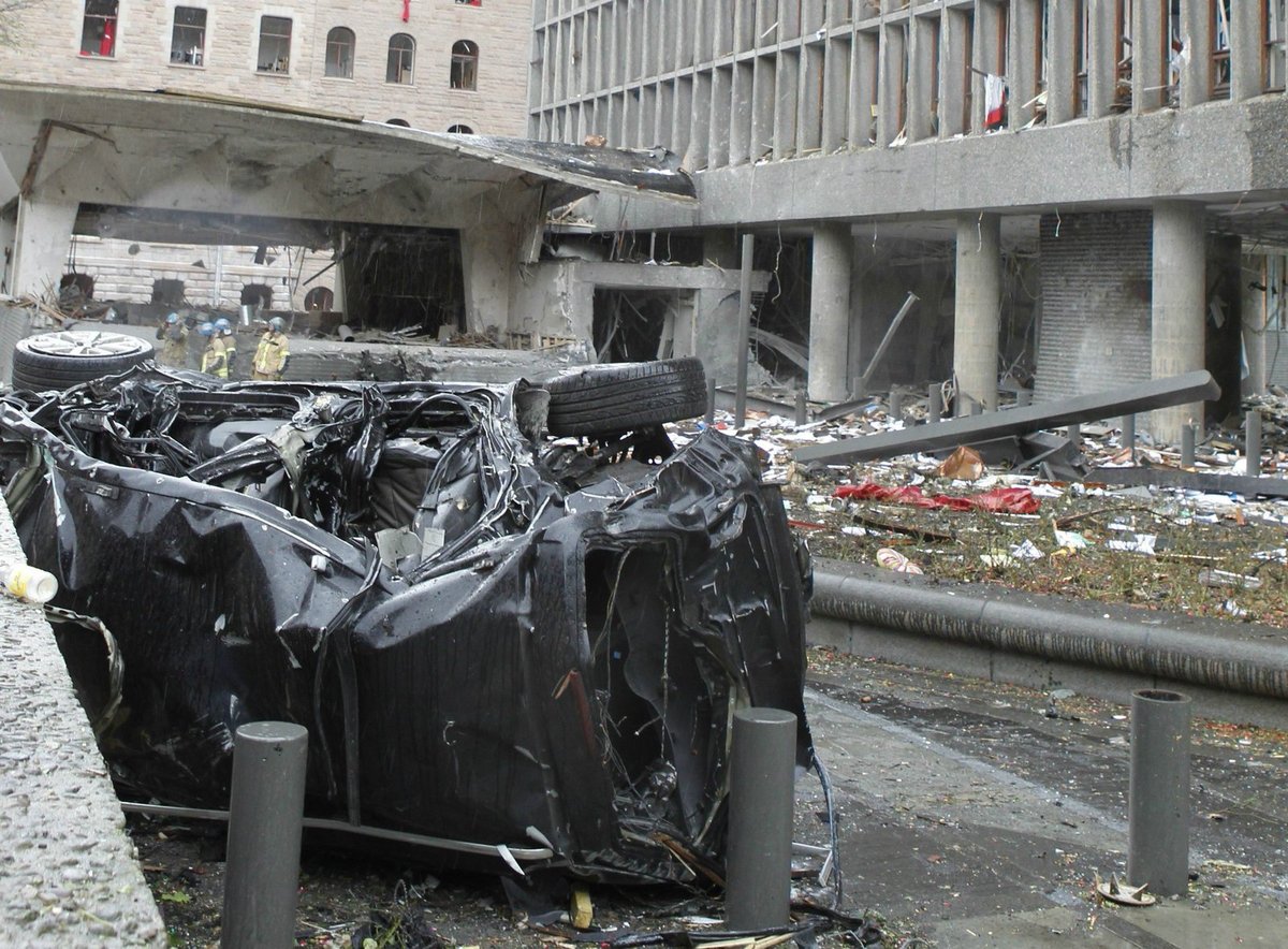 Tohle zbylo z auta, ve kterém nálož explodovala.