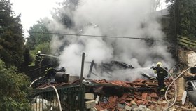 Exploze v domě na Mělnicku: Patrně zde vybuchl plyn, jeden člověk byl zraněn