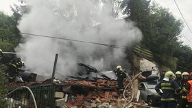 Exploze v domě na Mělnicku: Patrně zde vybuchl plyn, jeden člověk byl zraněn