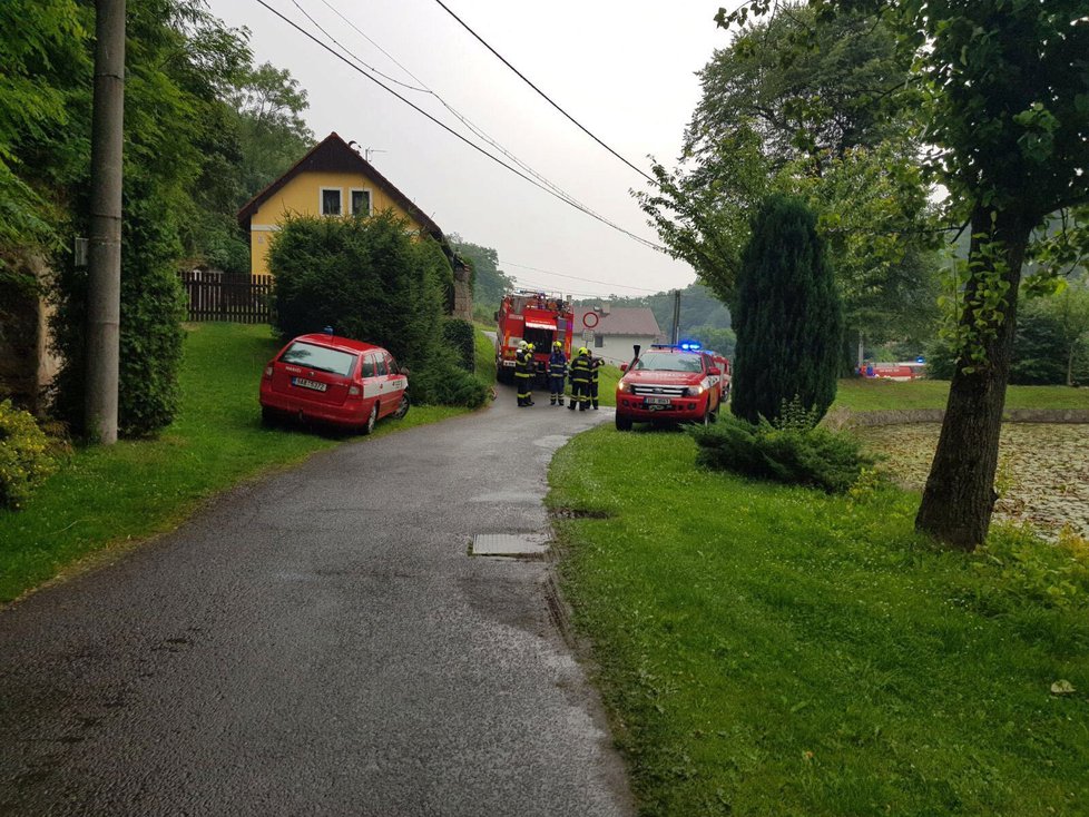 Exploze v domě na Mělnicku: Patrně zde vybuchl plyn.