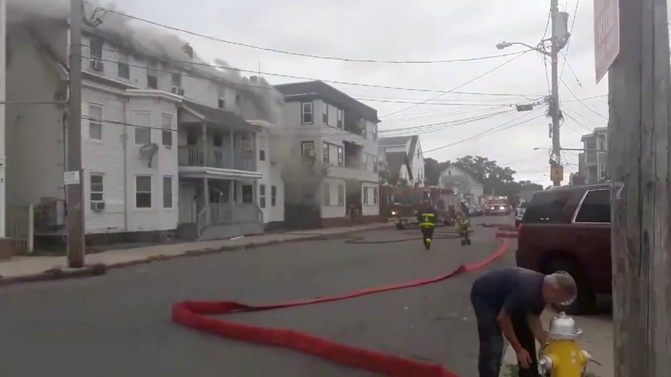 U Bostonu vybuchlo plynové potrubí, nejméně jeden člověk zemřel.