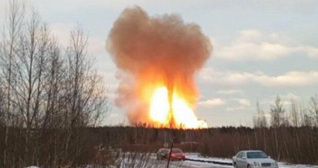 Obří exploze u Petrohradu: Nad městem se objevila ohnivá koule, vybouchl plynovod