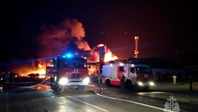 Exploze a požár na benzinové stanici v Machačkale na jihu Ruska (srpen 2023)