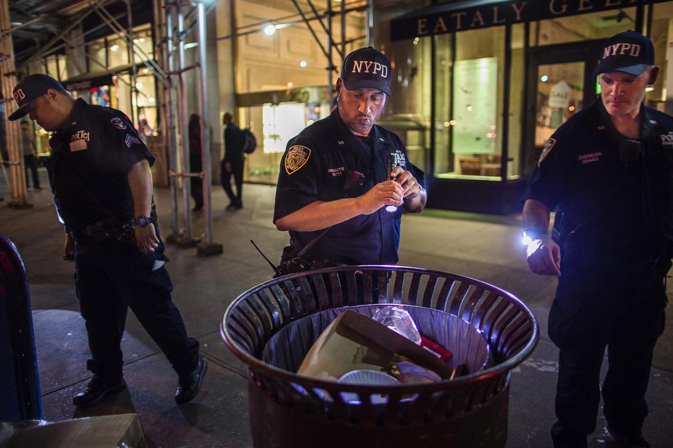 V rámci vyšetřování exploze na Manhattanu bylo zatčeno pět lidí.