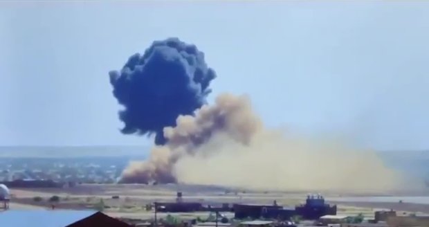 Video zachytilo výbuch letadla: Byli na palubě žoldnéři od wagnerovců? Vláda Mali dál mlčí
