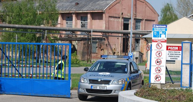 Vážný výbuch v pardubické Explosii! Těžce zraněné transportují vrtulníky!