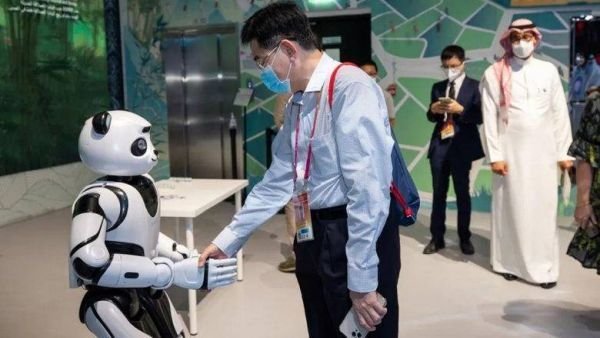 Robotická panda je hvězdou čínského pavilonu