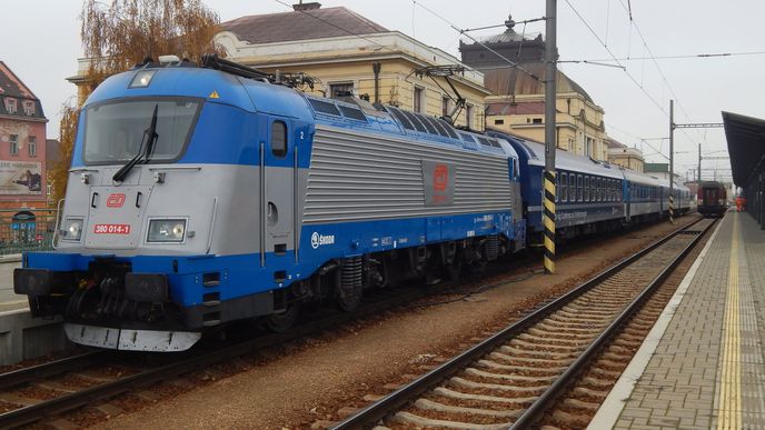 Lokomotiva řady 380 v jižních Čechách běžně k vidění nebyla. Od prosince sem bude tahat nové expresy.