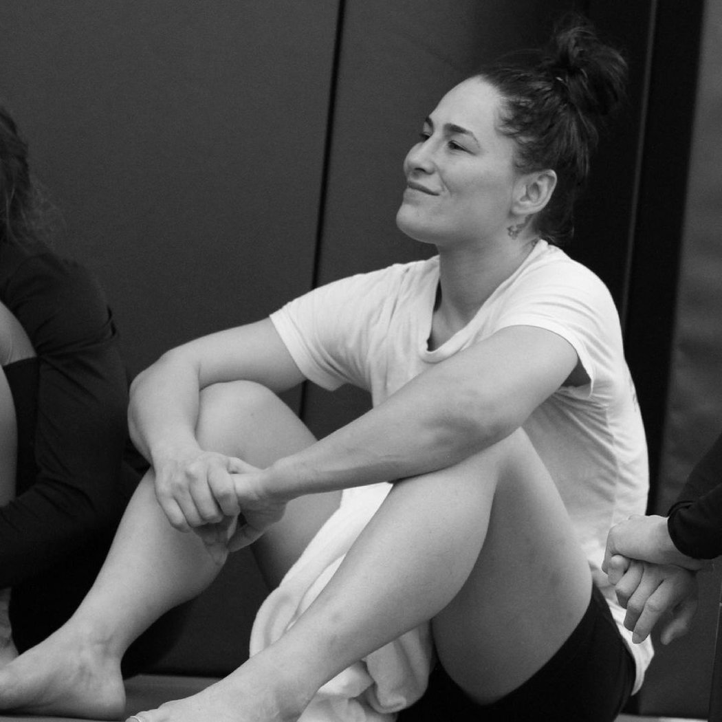 Zápasnice z UFC Jessica Eye si přivydělává erotikou.