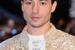 Ezra Miller je známý svým extravagantním stylem