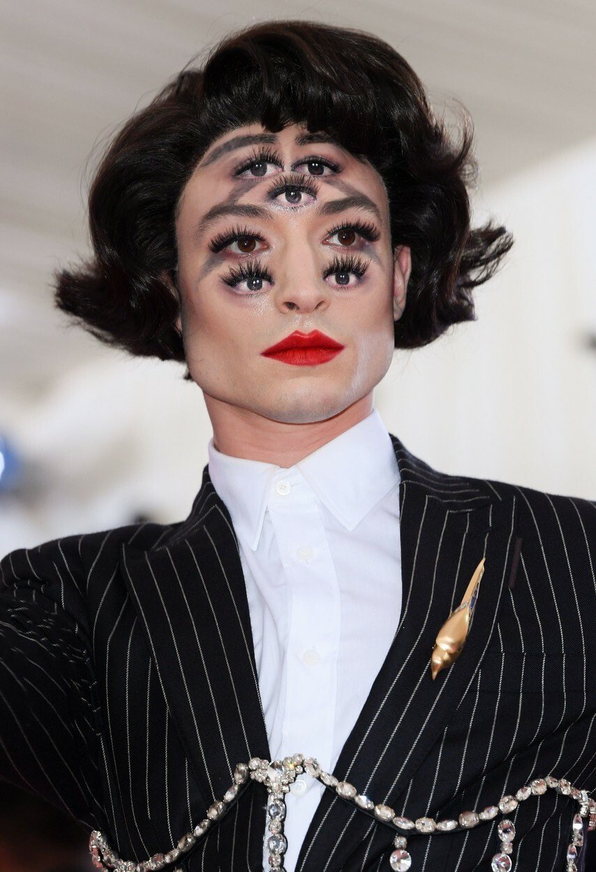 Ezra Miller je známý svým extravagantním stylem