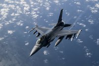 Na základně v Německu se zřítila stíhačka, má jít o americkou F-16