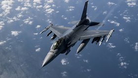 F-16 jsou ve službě od roku 1978, ale díky modernizacím stále patří ke špičce.