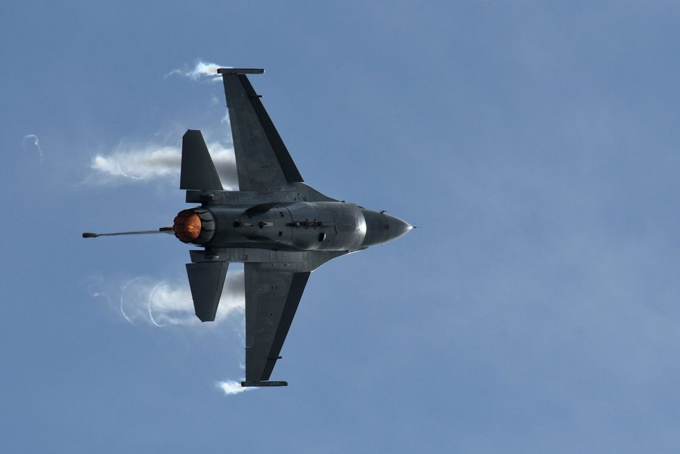 F-16 jsou ve službě od roku 1978, ale díky modernizacím stále patří ke špičce.