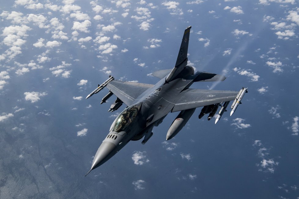 F-16 jsou ve službě od roku 1978, ale díky modernizacím stále patří ke špičce.