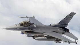 Stíhačky pro Ukrajince? F-16 nevzlétnou dřív než v červenci, pilotům chybí výcvik