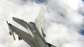 F-16 Fighting Falcon, jeden z nejpoužívanějších vojenských letounů světa.