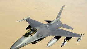 F-16 Fighting Falcon, jeden z nejpoužívanějších vojenských letounů světa.