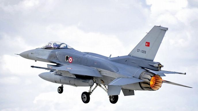 F-16 v tureckých barvách