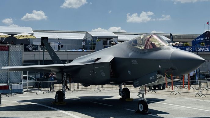 Letou F-35 na veletrhu Paris Air Show Letou F-35 na veletrhu Paris Air Show