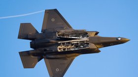 „Létající počítače“ F-35, které Česko kupuje za 150 miliard: Je možné stíhačky hacknout?