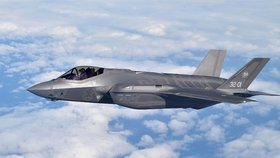 Stíhačky F-35, které chce i Česko, musely opustit nebe. Katapulty pro piloty nejsou bezpečné?