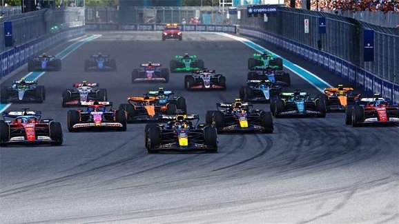 Sprint v Miami vyhrál Max Verstappen. Ricciardo udržel čtvrté místo