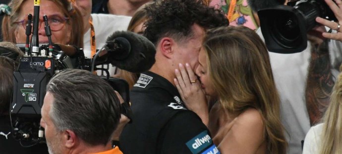 Margarida oslavovala titul se svým miláčkem.