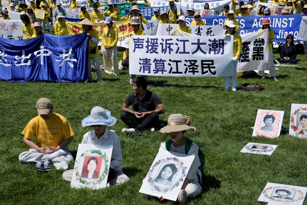 Stoupenci Fa-lun-kung z celého světa protestují proti čínské vládě.