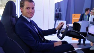 Města by měla na dopravních řešeních více spolupracovat s automobilkami, míní expert Seatu