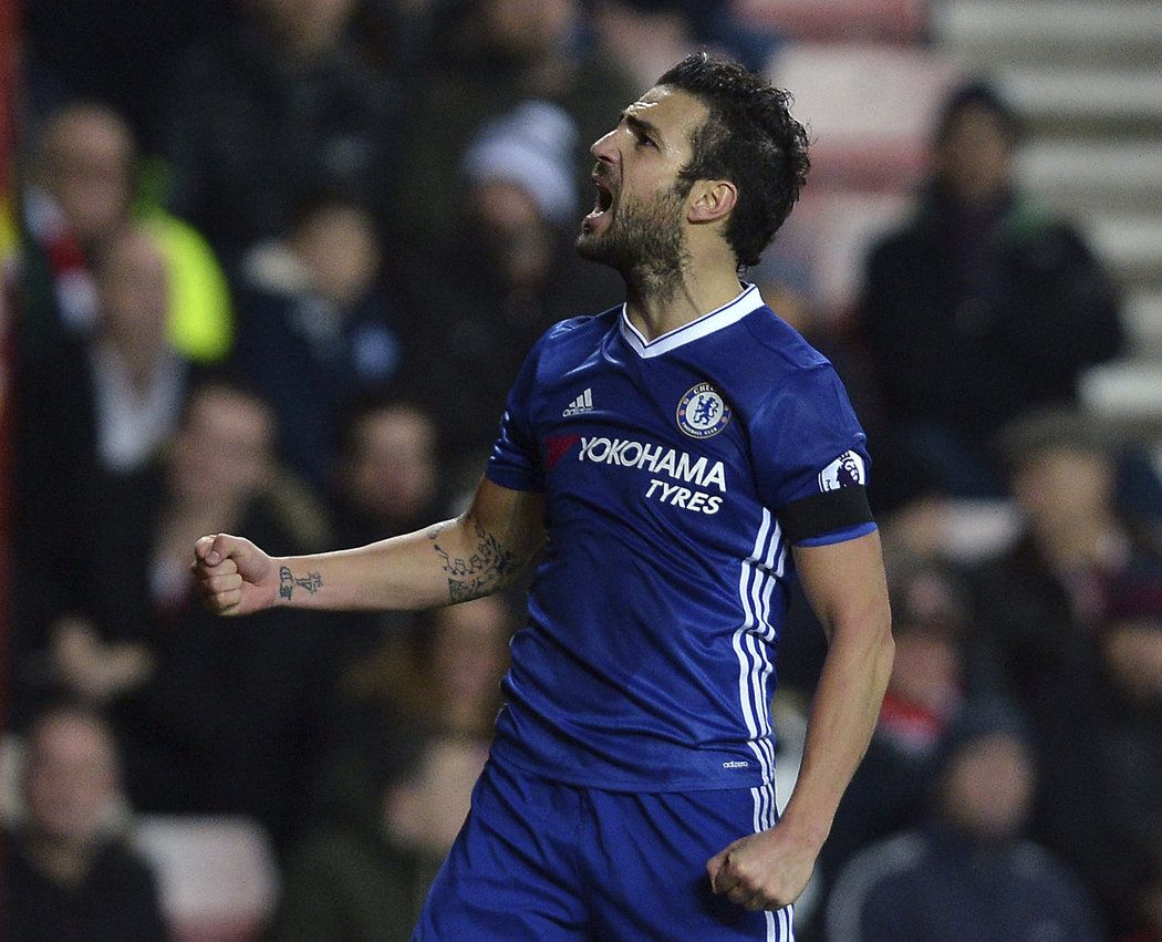 Cesc Fabregas oslavuje gól svého týmu na hřišti Sunderlandu